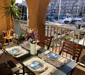 HYETAI Appartement pour 4 personnes face au port à Hyères